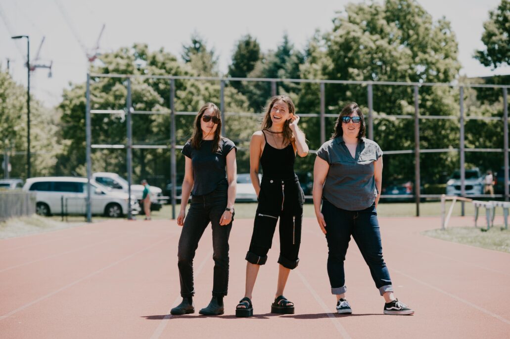 the wolff sisters backstage at boston calling music festival by boston music photographer lisa czech