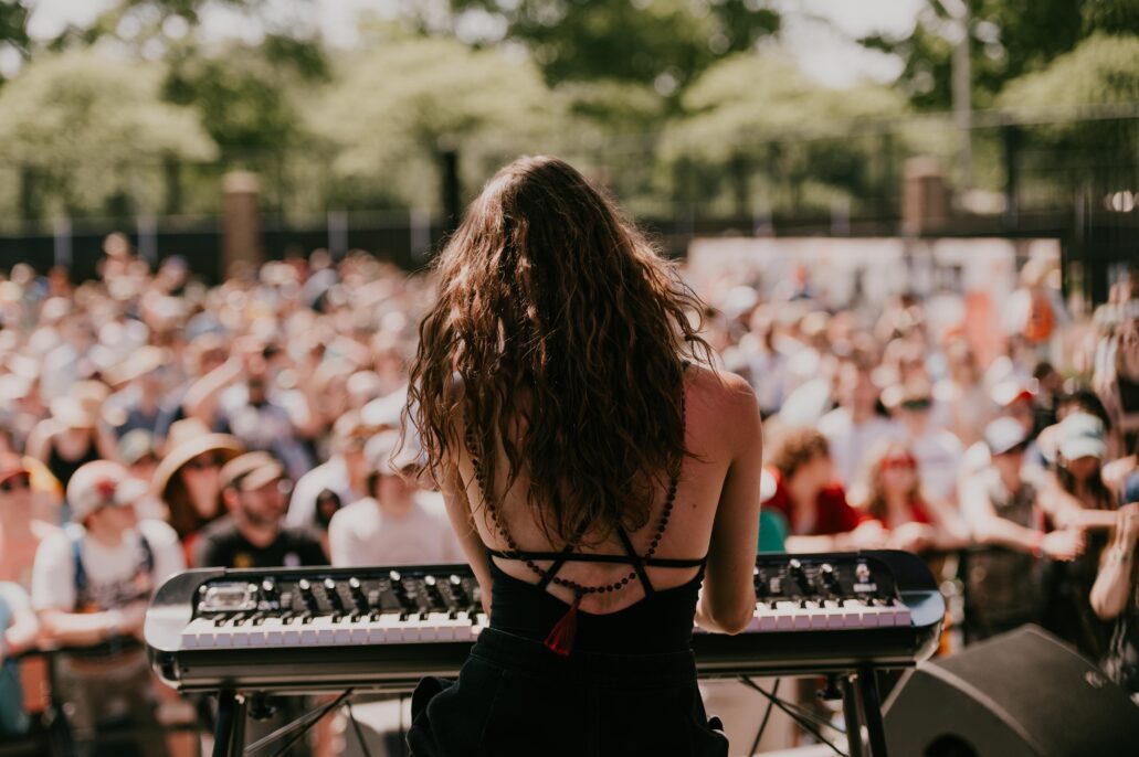 the wolff sisters backstage at boston calling music festival by boston music photographer lisa czech