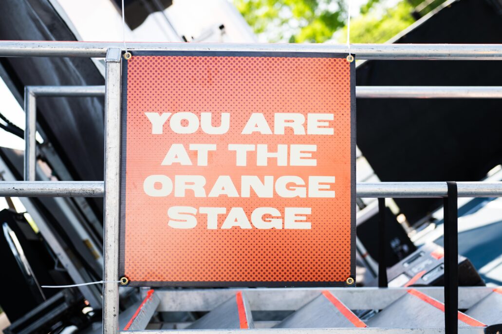 the wolff sisters backstage at boston calling music festival by boston music photographer lisa czech