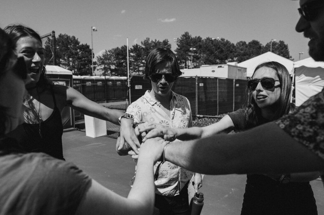 the wolff sisters backstage at boston calling music festival by boston music photographer lisa czech